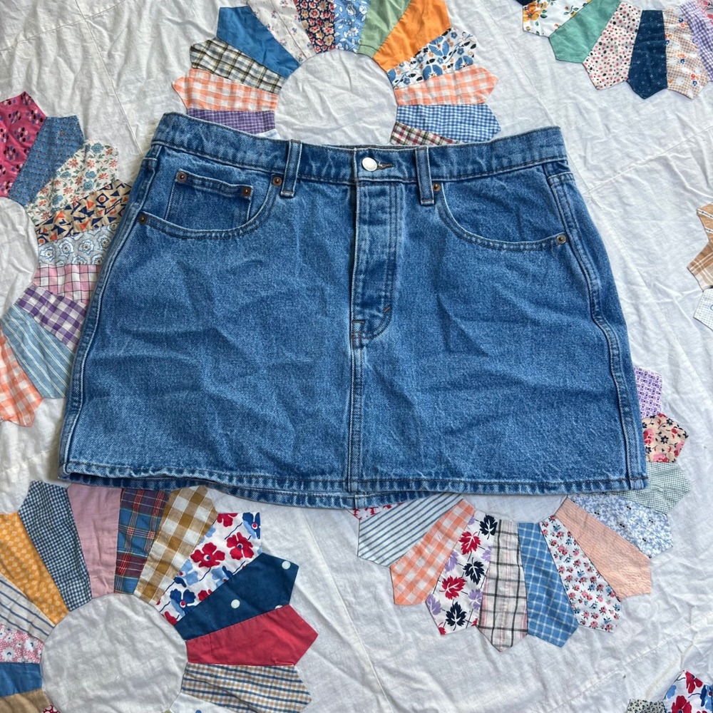 Universal Thread Womens Denim Mini Skirt Medium Wash‎ Button Fly Size 12/R Blue